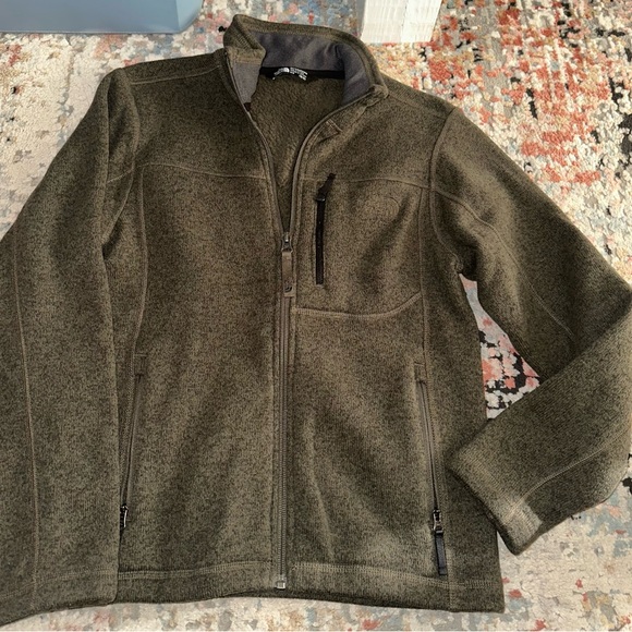 Boys size 10/12 North Face Fleece Jacket - Picture 1 of 1